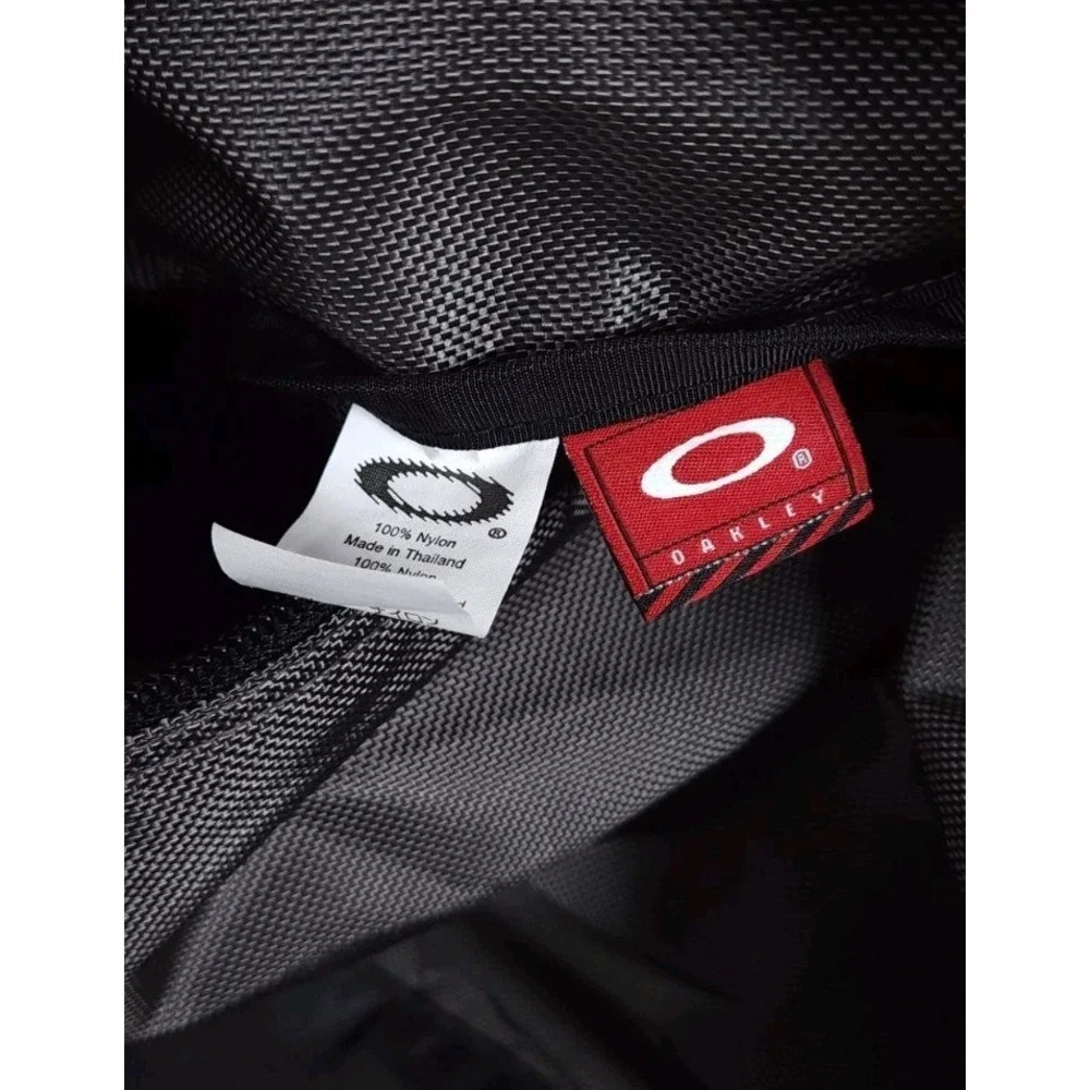 Oakley Icon 2.0 Software Gray Black Nylon Large Duffle Bag Y2K